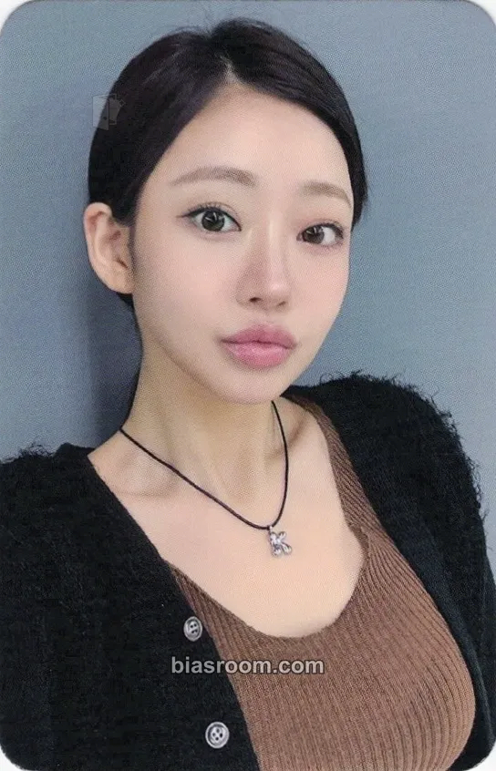 Julie Who Is She Photocard - KISS OF LIFE - KISS OF LIFE K-pop photocard