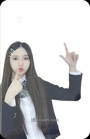 Jiwoo Aesthetic Photocard - tripleS - tripleS K-pop photocard