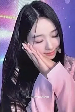 Chaeyeon Aesthetic Photocard - tripleS - tripleS K-pop photocard