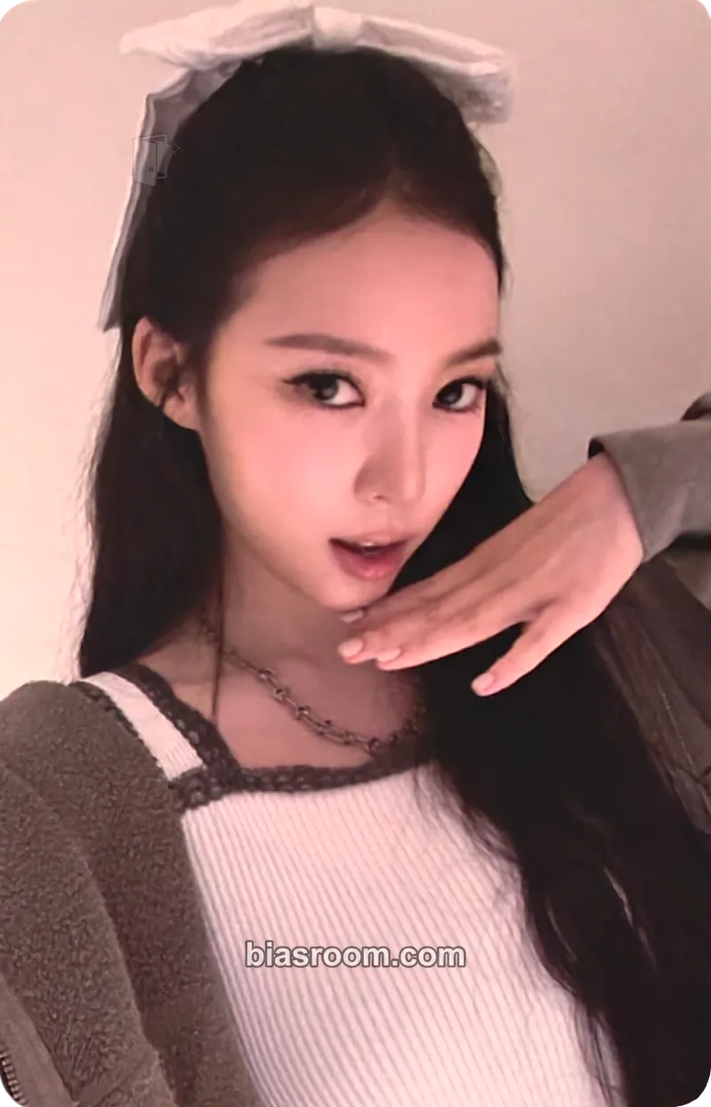 Narin Official Lightstick Photocard - MEOVV - MEOVV K-pop photocard