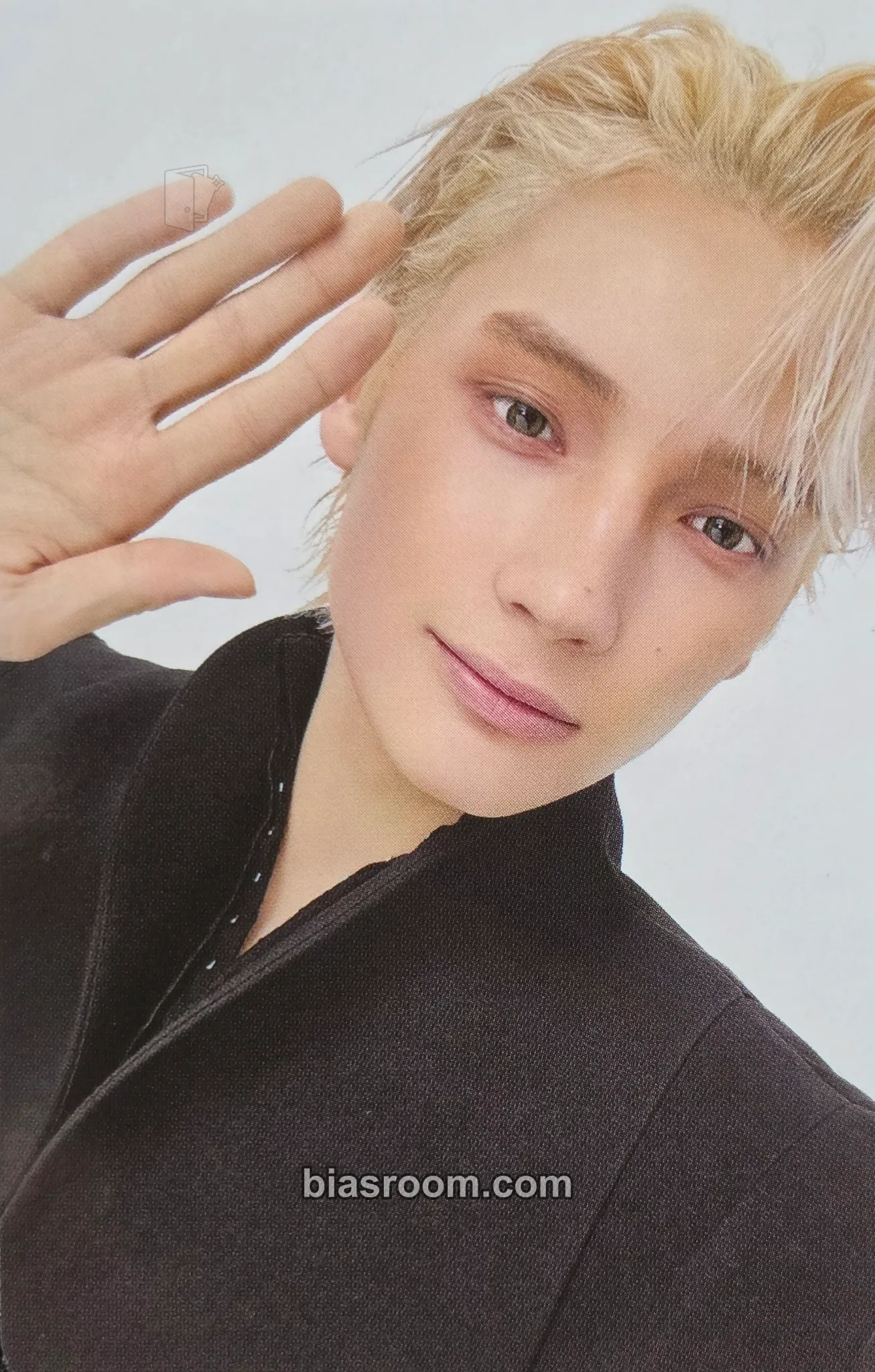 Huening Kai 7TH YEAR: A Moment of Stillness in the Thorns Photocard - TOMORROW X TOGETHER - TOMORROW X TOGETHER K-pop photocard