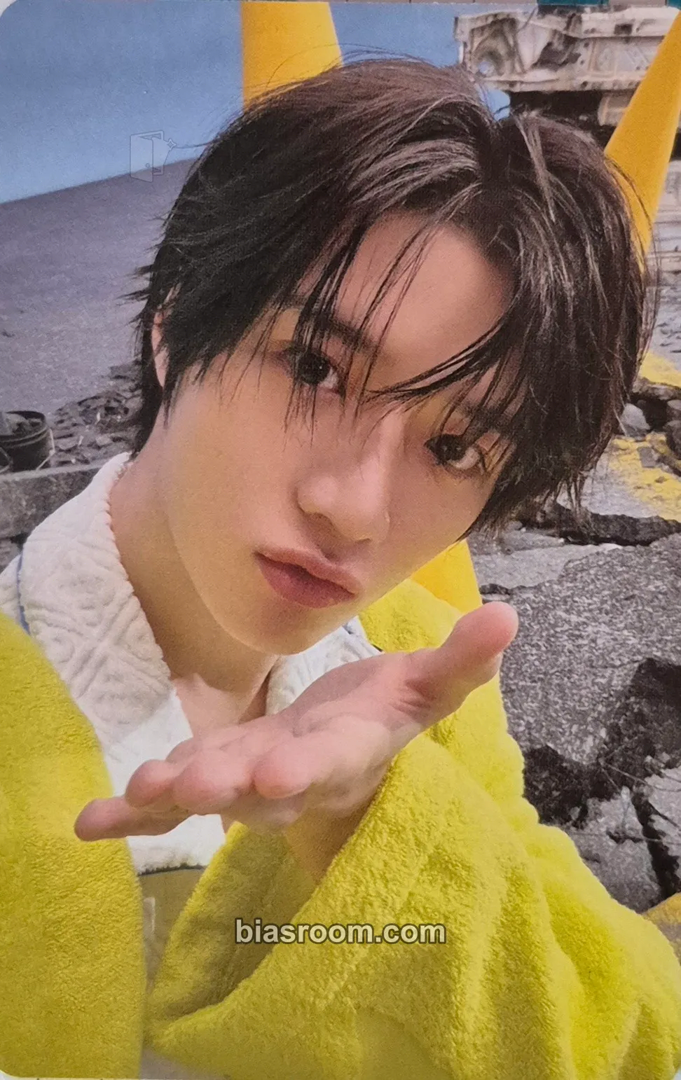 Beomgyu 7TH YEAR: A Moment of Stillness in the Thorns Photocard - TOMORROW X TOGETHER - TOMORROW X TOGETHER K-pop photocard