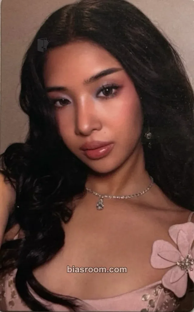 KATSEYE - Sophia - Glow In The Dark Charm Sprouts Other merch photocard