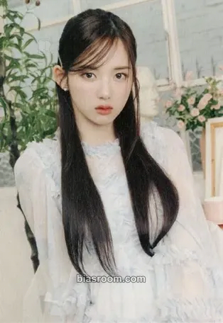 Jiwoo Structure Of Sadness Photocard - tripleS - tripleS K-pop photocard