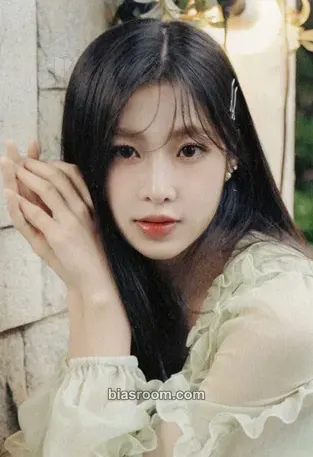 Nien Structure Of Sadness Photocard - tripleS - tripleS K-pop photocard