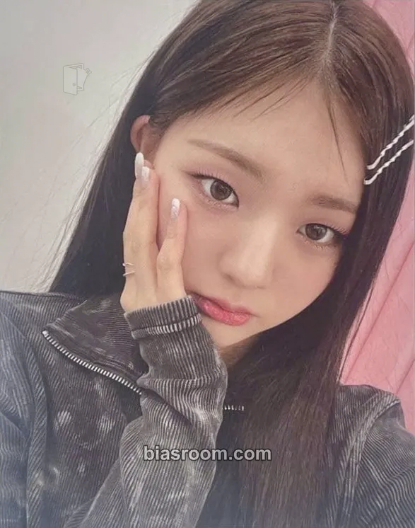 Yeonji tripleS 1st World Tour: Authentic Photocard - tripleS - tripleS K-pop photocard