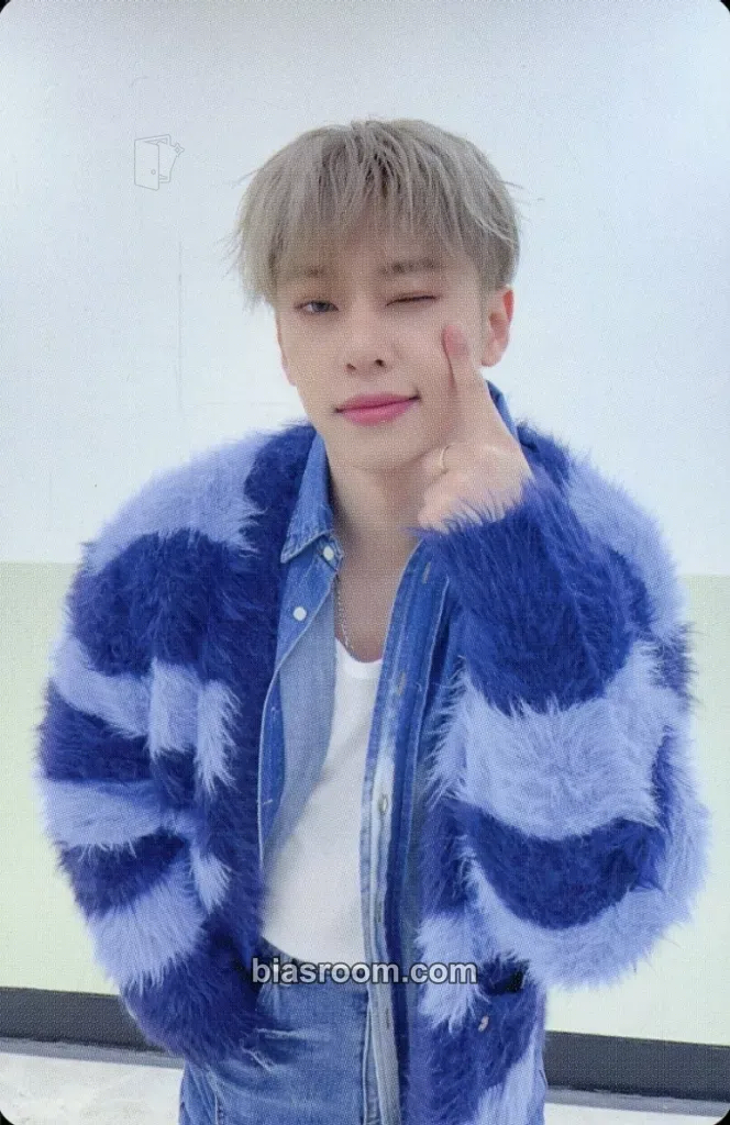 Donghyun THE FUTURE IS OURS : FOUND Photocard - AB6IX - AB6IX K-pop photocard