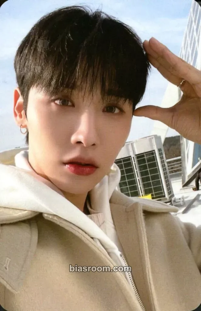 Woong THE FUTURE IS OURS : FOUND Photocard - AB6IX - AB6IX K-pop photocard
