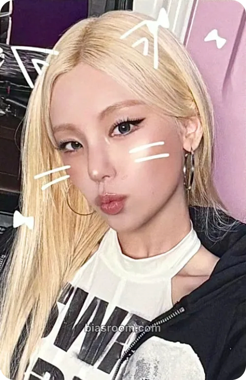 Yeji ITZY 3rd World Tour 'Tunnel Vision' Photocard - ITZY - ITZY K-pop photocard