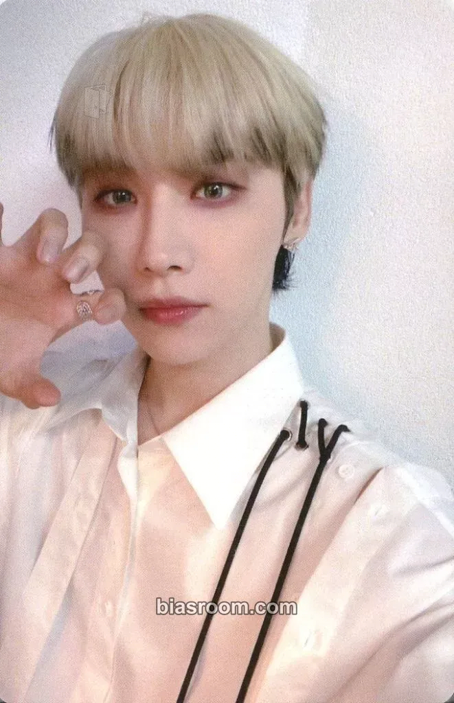 Woong THE FUTURE IS OURS : LOST Photocard - AB6IX - AB6IX K-pop photocard