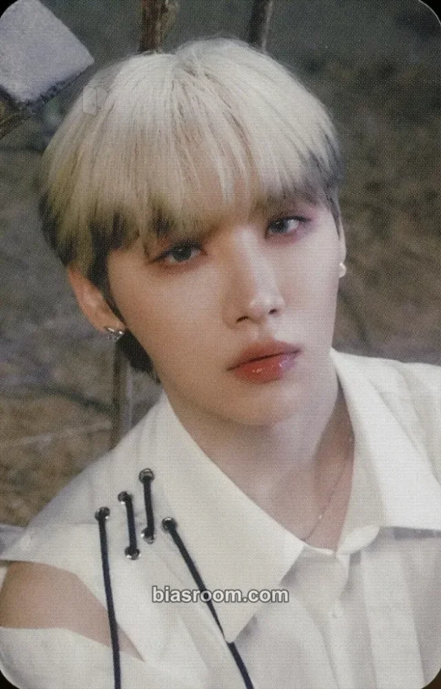 AB6IX - Woong - THE FUTURE IS OURS : LOST Album platform version light version album photocard