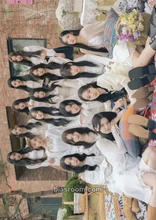 2024 Season's Greetings: LOVE EVOLution Photocard - tripleS - tripleS K-pop photocard