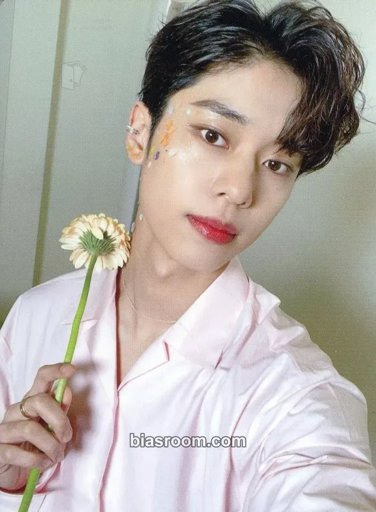 Donghyun Absolute 6IX Photocard - AB6IX - AB6IX K-pop photocard