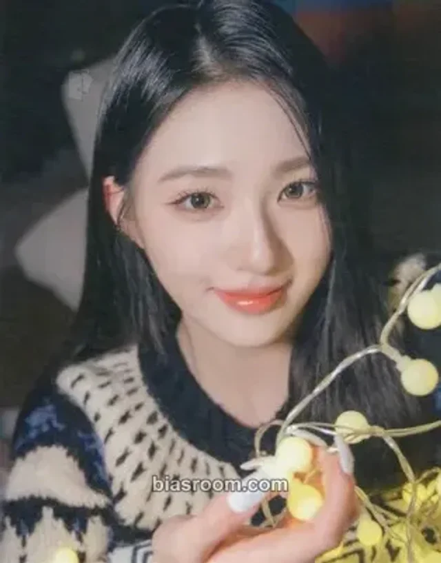 tripleS - Xinyu - LOVE EVOLution Other season's greetings postcard postcard set