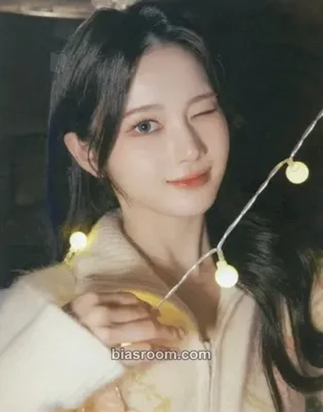 tripleS - Mayu - LOVE EVOLution Other season's greetings postcard postcard set