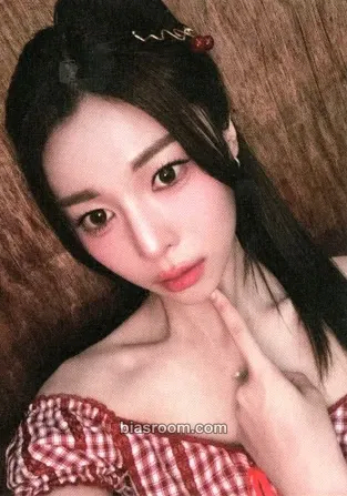 Dahyun WAV 1st Membership: tripleS Diner Photocard - tripleS - tripleS K-pop photocard