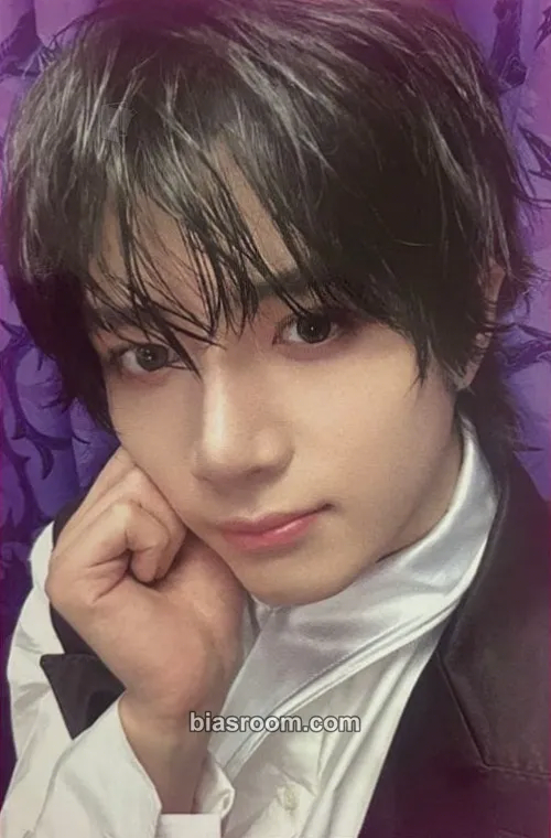 Beomgyu 7TH YEAR: A Moment of Stillness in the Thorns Photocard - TOMORROW X TOGETHER - TOMORROW X TOGETHER K-pop photocard