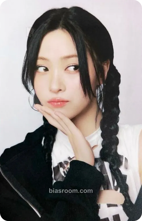Ryujin ITZY 3rd World Tour 'Tunnel Vision' Photocard - ITZY - ITZY K-pop photocard