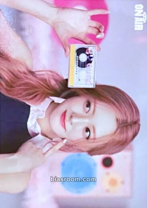Yuna The 4th Fan Meeting ITZY, MIDZY, Let's Fly! "On Air" Photocard - ITZY - ITZY K-pop photocard