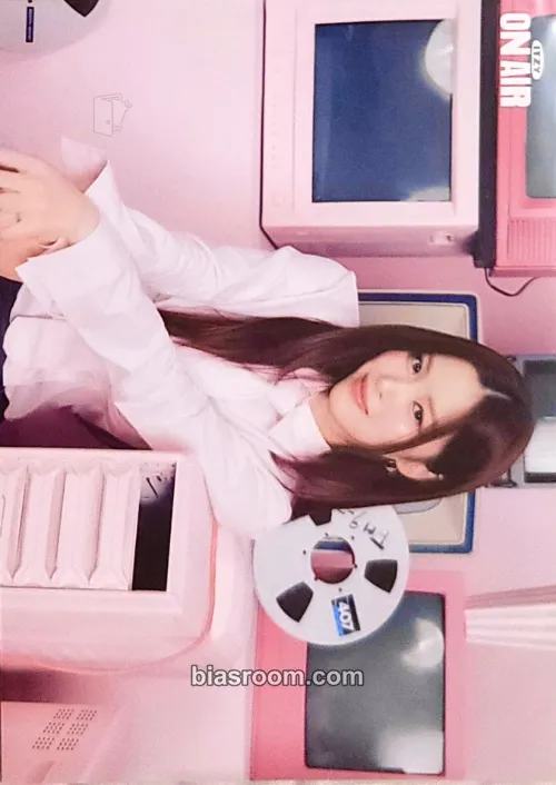 Ryujin The 4th Fan Meeting ITZY, MIDZY, Let's Fly! "On Air" Photocard - ITZY - ITZY K-pop photocard