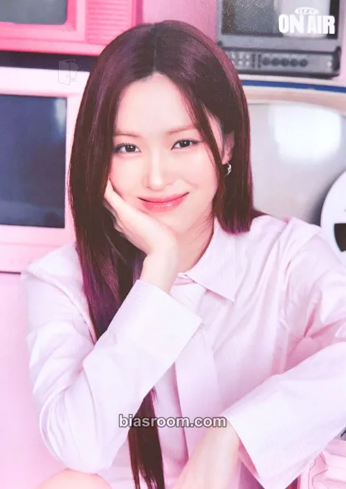 Ryujin The 4th Fan Meeting ITZY, MIDZY, Let's Fly! "On Air" Photocard - ITZY - ITZY K-pop photocard