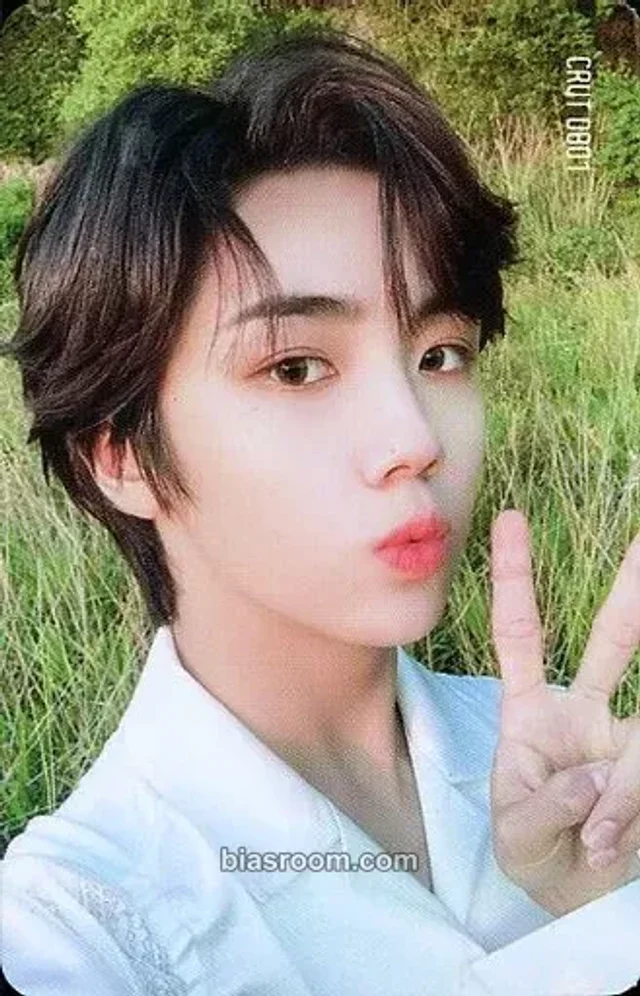 CRAVITY - Seongmin - HIDEOUT: THE NEW DAY WE STEP INTO - SEASON 2  Album version 2 album photocard