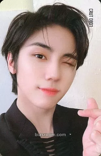 Seongmin HIDEOUT: THE NEW DAY WE STEP INTO - SEASON 2 Photocard - CRAVITY - CRAVITY K-pop photocard