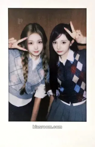 Beyond Beauty Photocard - tripleS - tripleS K-pop photocard