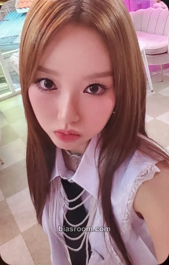 Go Won LOOSSEMBLE 2nd USA Tour: Up_Link Station Photocard - Loossemble - Loossemble K-pop photocard