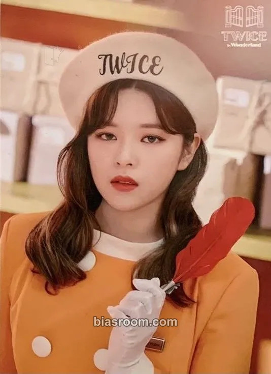 Jeongyeon TWICE in Wonderland Photocard - TWICE - TWICE K-pop photocard