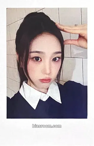 Jiyeon Beyond Beauty Photocard - tripleS - tripleS K-pop photocard
