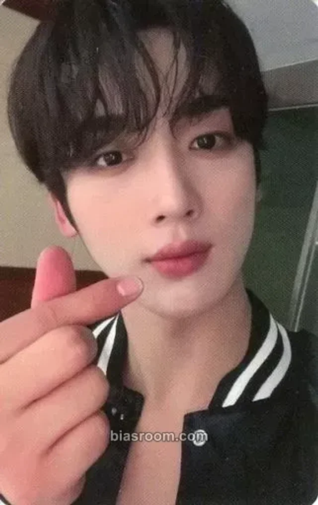 WEi - Yohan - Youth Album album photocard shine version
