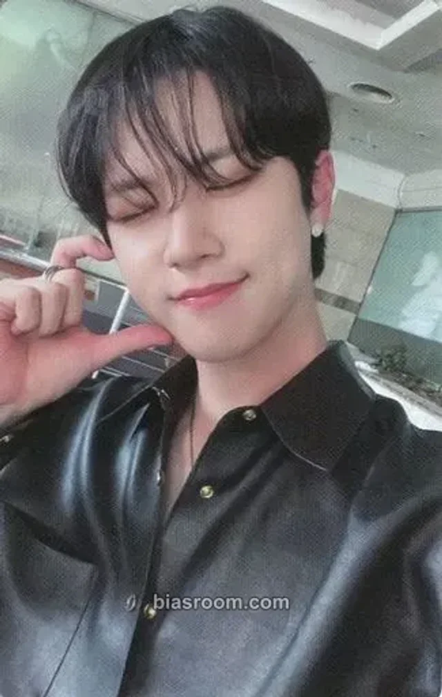 WEi - Donghan - Youth Album album photocard shine version