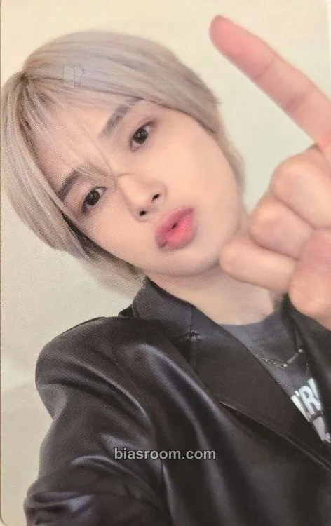 K Back to Life Photocard - &TEAM - &TEAM K-pop photocard
