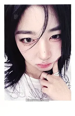 Sohyun Beyond Beauty Photocard - tripleS - tripleS K-pop photocard
