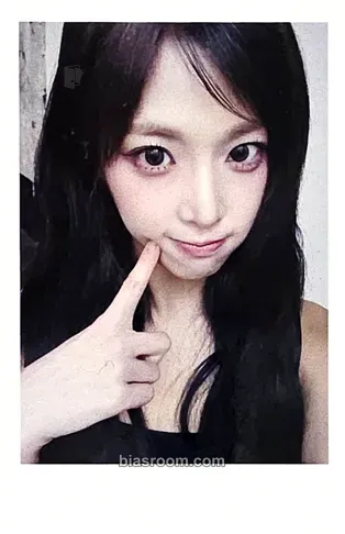 Nien Beyond Beauty Photocard - tripleS - tripleS K-pop photocard