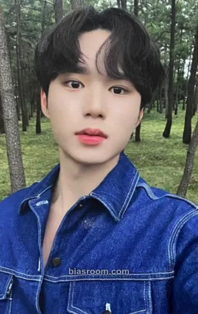 WEi - Junseo - Youth Album album photocard standard version