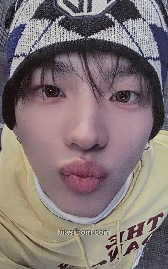 Shinyu play hard Photocard - TWS - TWS K-pop photocard