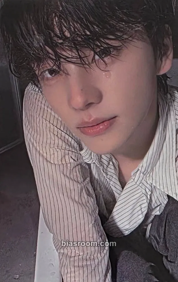 Shinyu play hard Photocard - TWS - TWS K-pop photocard