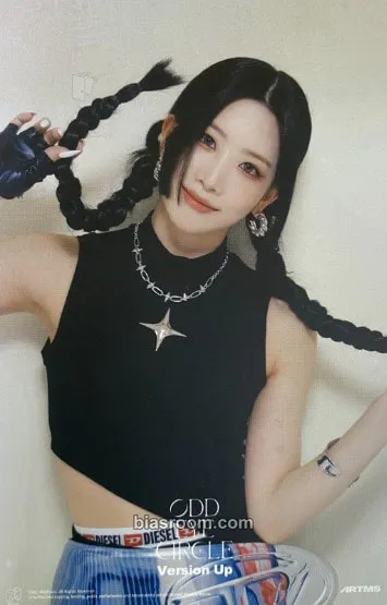 Kim Lip Version Up Photocard - ARTMS - ARTMS K-pop photocard