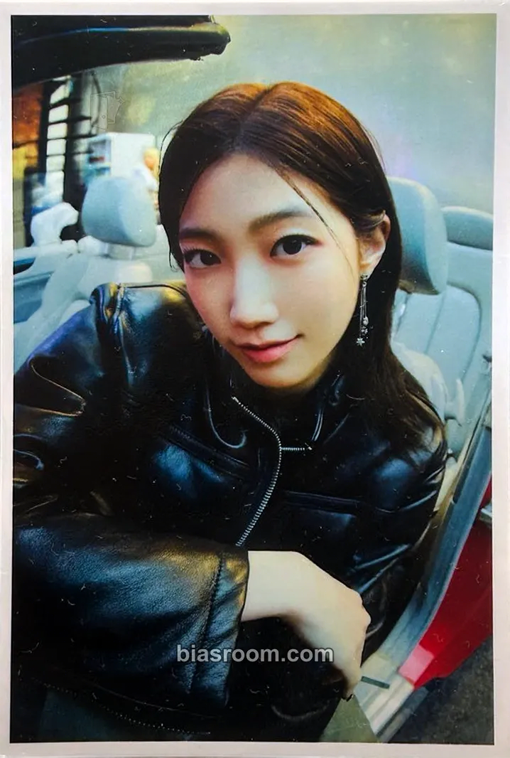 Kazuha D'ICON Issue N°32 Photocard - LE SSERAFIM - LE SSERAFIM K-pop photocard