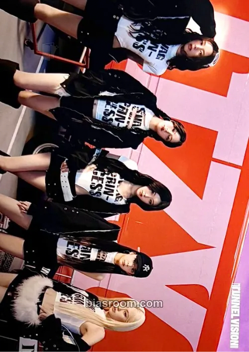 ITZY 3rd World Tour 'Tunnel Vision' Photocard - ITZY - ITZY K-pop photocard