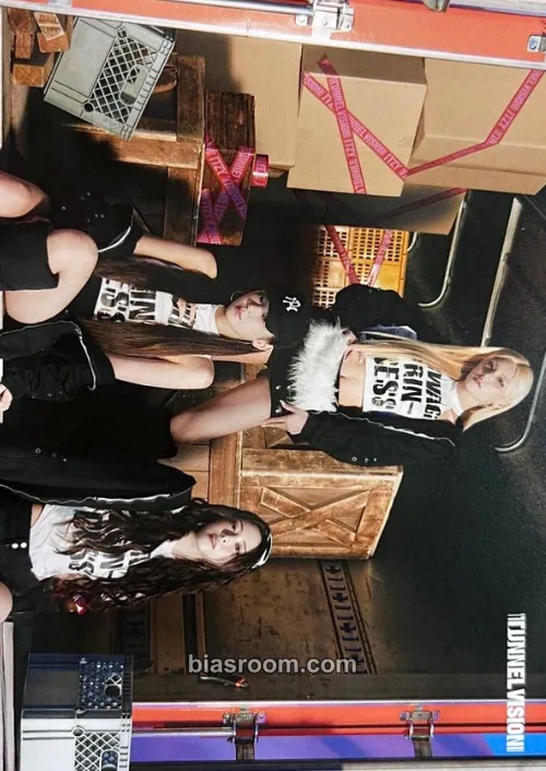 ITZY 3rd World Tour 'Tunnel Vision' Photocard - ITZY - ITZY K-pop photocard