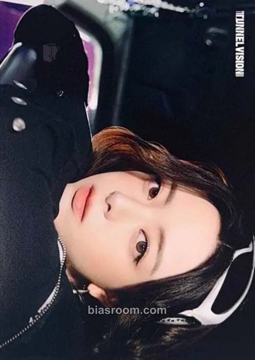 Yuna ITZY 3rd World Tour 'Tunnel Vision' Photocard - ITZY - ITZY K-pop photocard