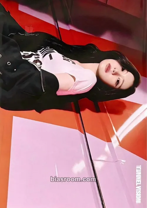 Chaeryeong ITZY 3rd World Tour 'Tunnel Vision' Photocard - ITZY - ITZY K-pop photocard