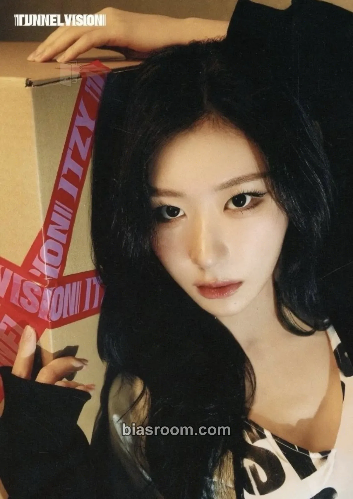 Chaeryeong ITZY 3rd World Tour 'Tunnel Vision' Photocard - ITZY - ITZY K-pop photocard