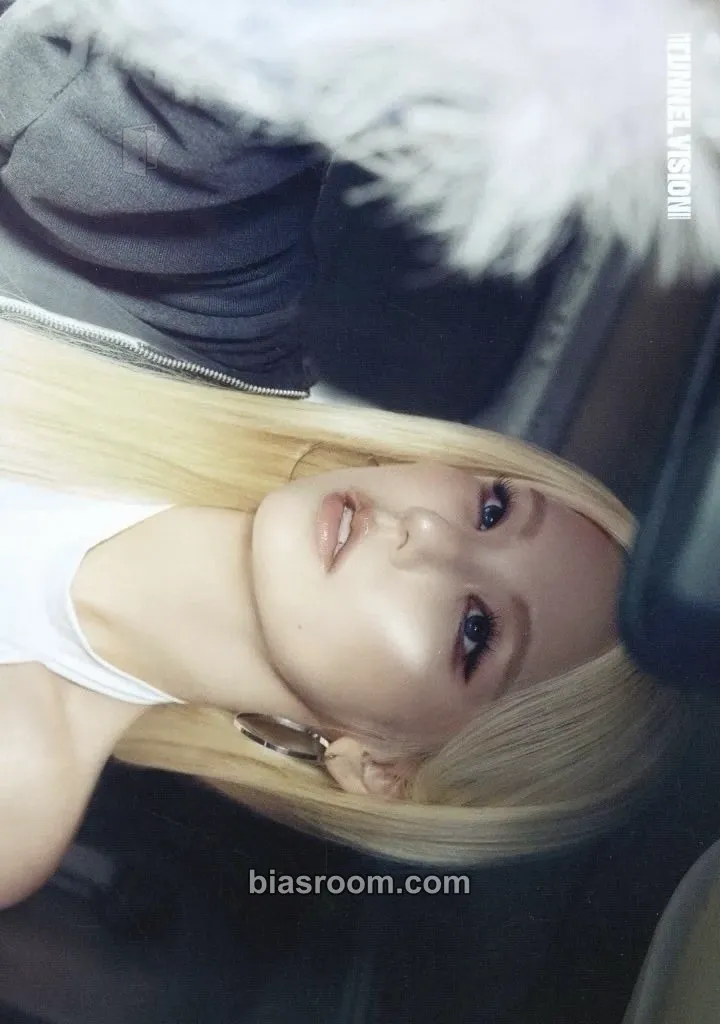 Yeji ITZY 3rd World Tour 'Tunnel Vision' Photocard - ITZY - ITZY K-pop photocard