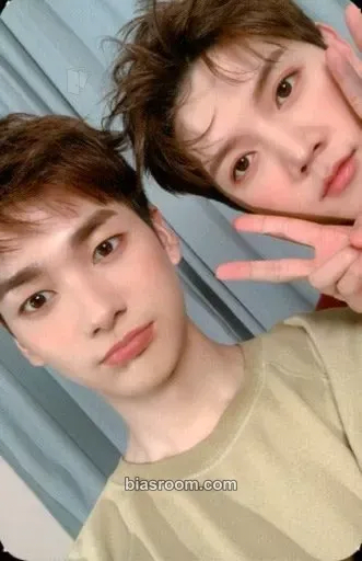 The Table Photocard - NU'EST - NU'EST K-pop photocard