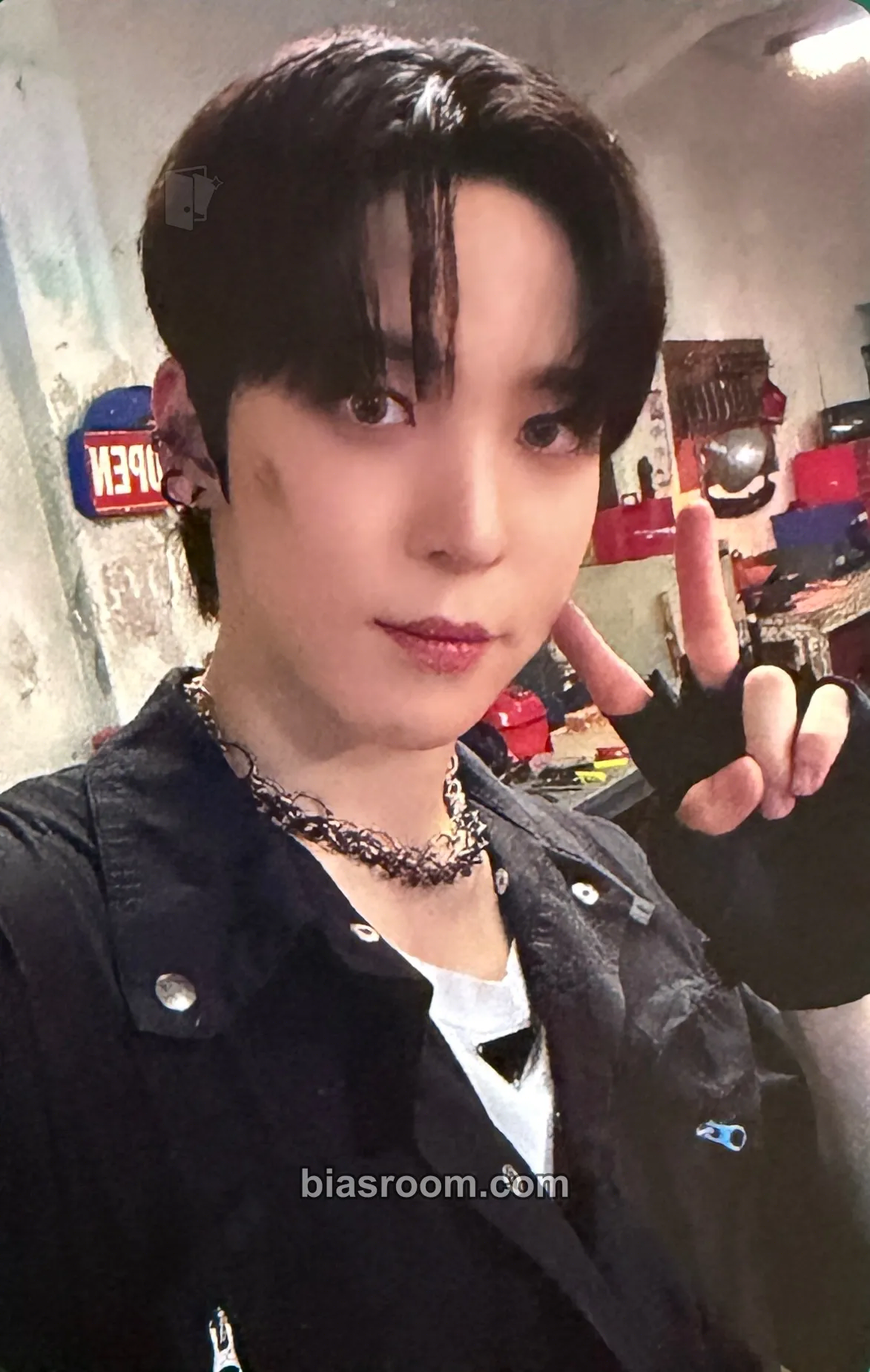 Yunho THE WORLD EP.2 : OUTLAW Photocard - ATEEZ - ATEEZ K-pop photocard