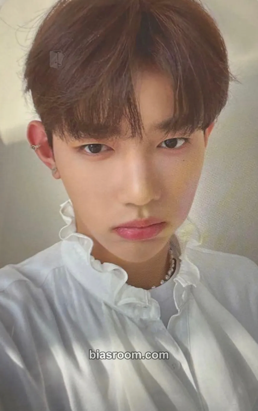 Hao The Moving Seoul Pop-up Store Photocard - ZEROBASEONE - ZEROBASEONE K-pop photocard